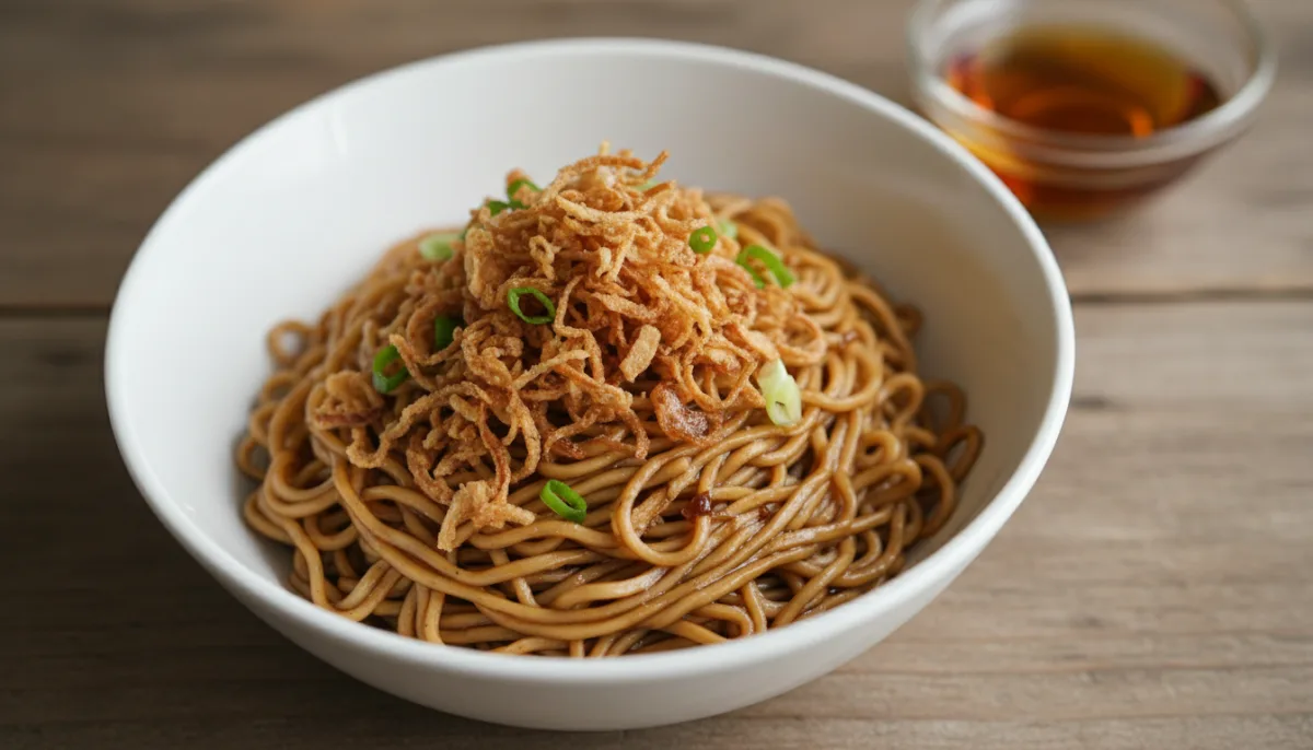 Noodles Taiwanesi all'Olio di Scalogno (Cong You Ban Mian)